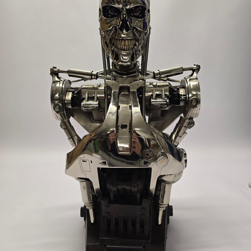 
                      
                        1:1 T-800 Endo-Skeleton Replika-Büste aus «TERMINATOR 2 – Judgment Day» (1991)
                      
                    