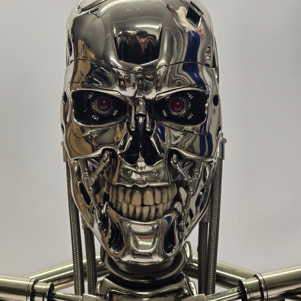 
                      
                        1:1 T-800 Endo-Skeleton Replika-Büste aus «TERMINATOR 2 – Judgment Day» (1991)
                      
                    