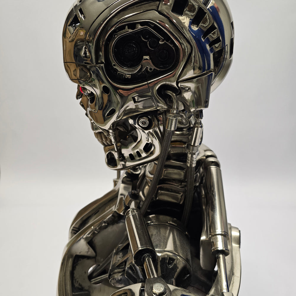 
                      
                        1:1 T-800 Endo-Skeleton Replika-Büste aus «TERMINATOR 2 – Judgment Day» (1991)
                      
                    