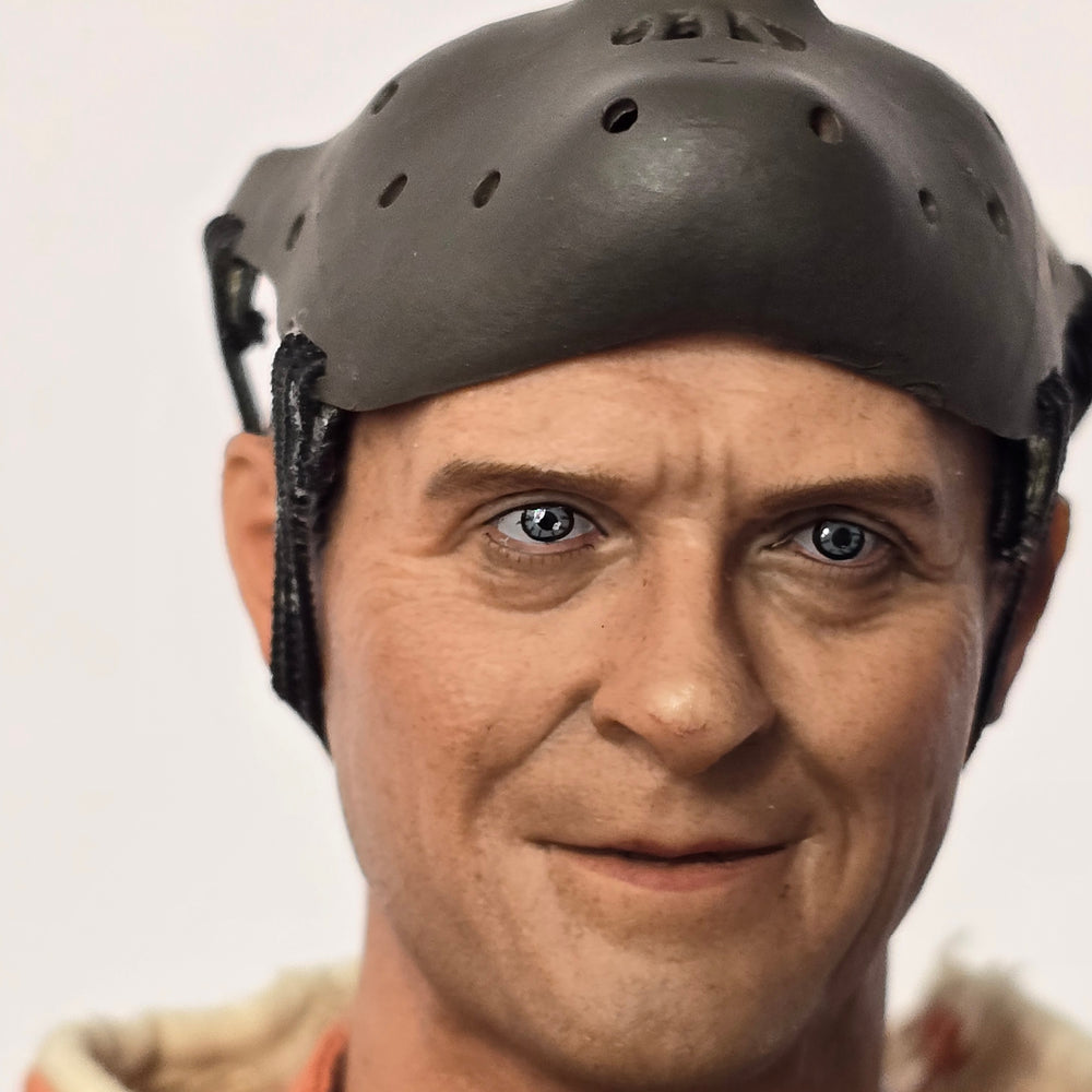 
                      
                        1:6 Custom Toy Modell von Hannibal Lecter (Anthony Hopkins) aus «SILENCE OF THE LAMBS» (1991)
                      
                    