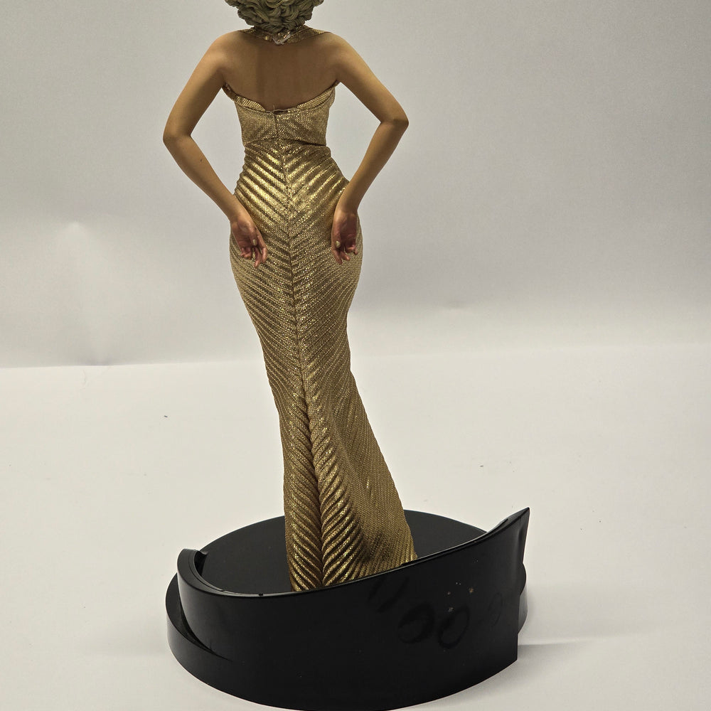 
                      
                        1:4 Marilyn Monroe Statue aus «GENTLEMEN PREFER BLONDES» (1953)
                      
                    