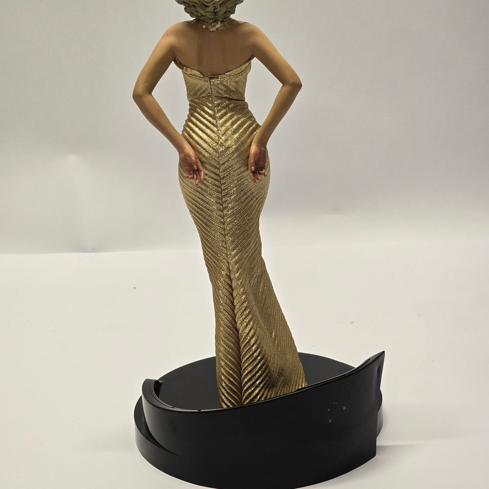 
                      
                        1:4 Marilyn Monroe Statue aus «GENTLEMEN PREFER BLONDES» (1953)
                      
                    