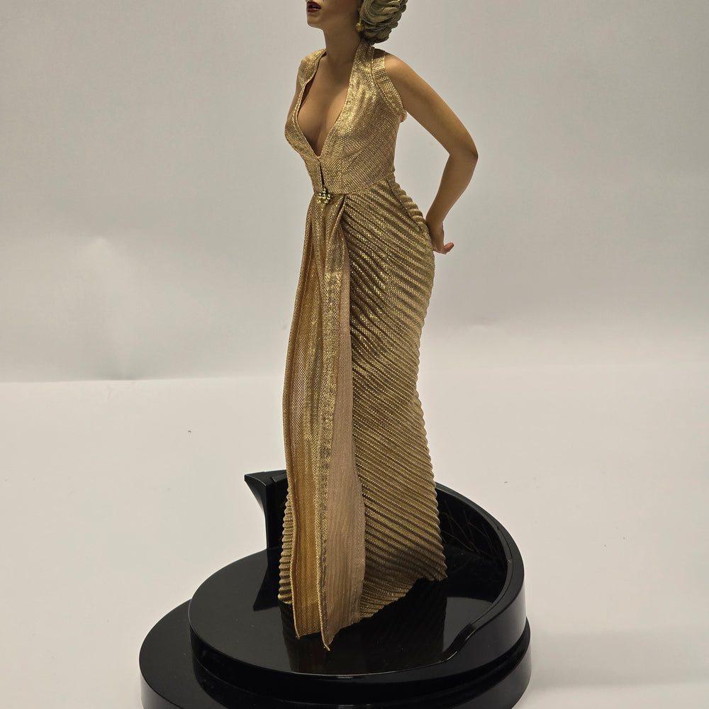 
                      
                        1:4 Marilyn Monroe Statue aus «GENTLEMEN PREFER BLONDES» (1953)
                      
                    