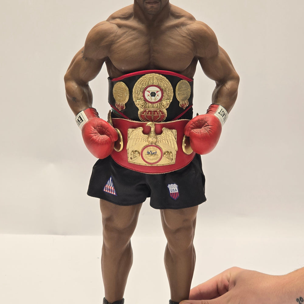 
                      
                        Realistische 1:4 Figur von Boxer Mike Tyson
                      
                    