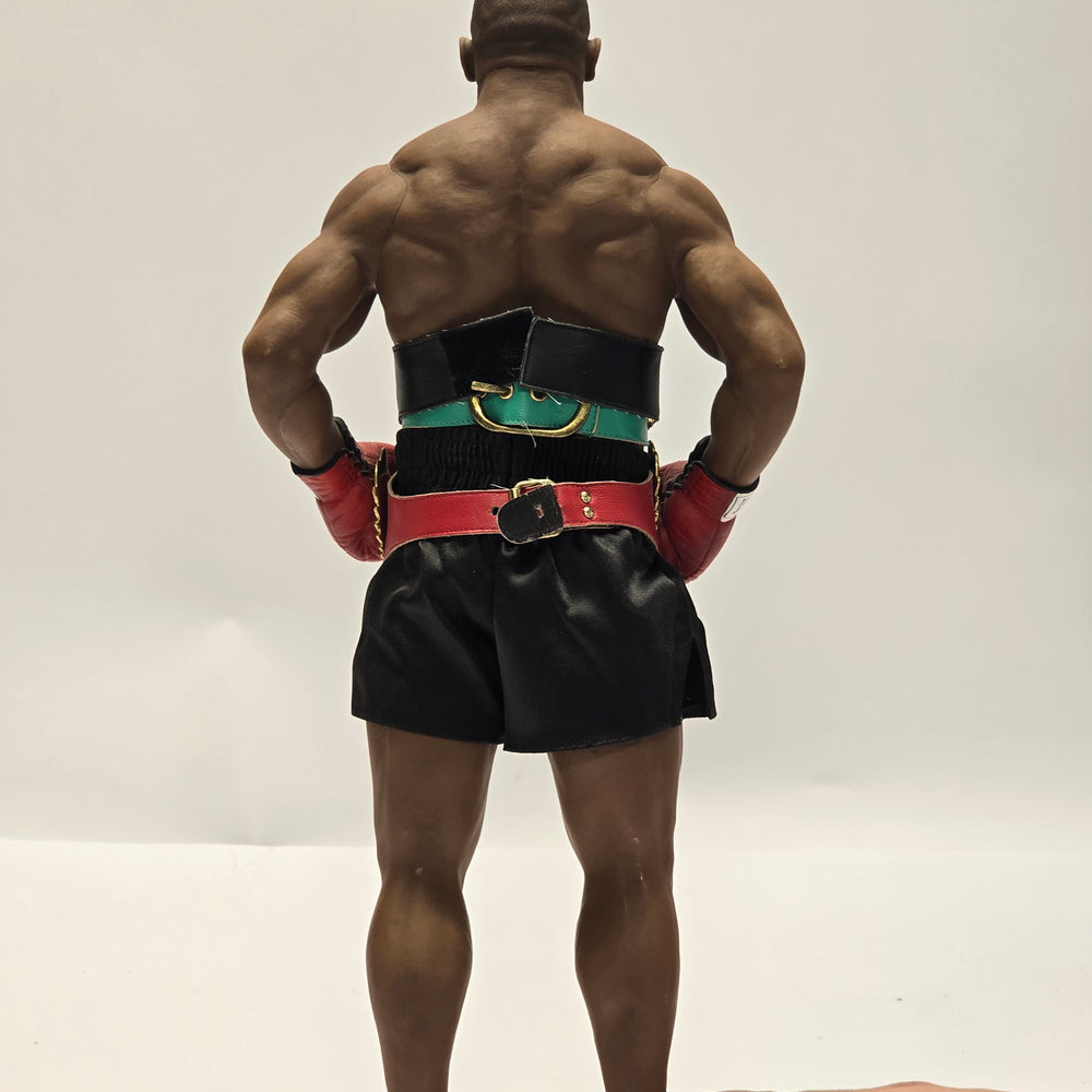 
                      
                        Realistische 1:4 Figur von Boxer Mike Tyson
                      
                    