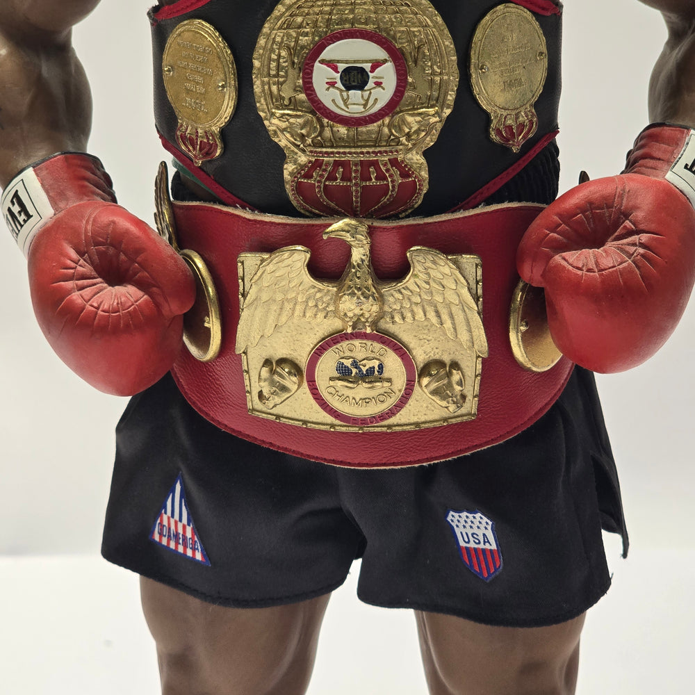 
                      
                        Realistische 1:4 Figur von Boxer Mike Tyson
                      
                    