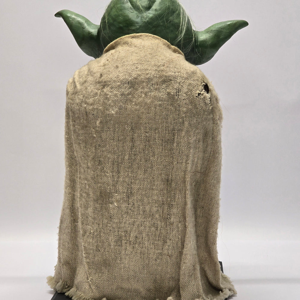 
                      
                        1:1 Yoda Replika-Figur aus «STAR WARS – THE EMPIRE STRIKES BACK» (1980)
                      
                    