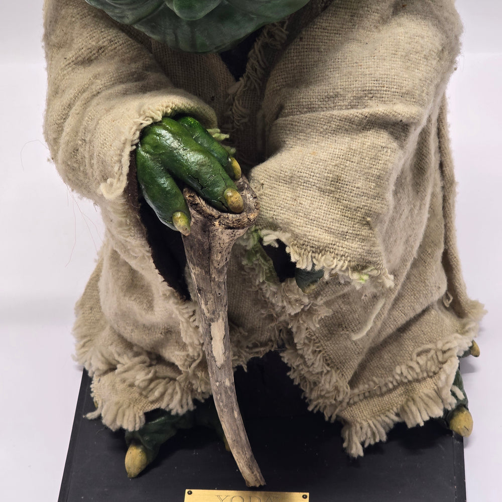 
                      
                        1:1 Yoda Replika-Figur aus «STAR WARS – THE EMPIRE STRIKES BACK» (1980)
                      
                    