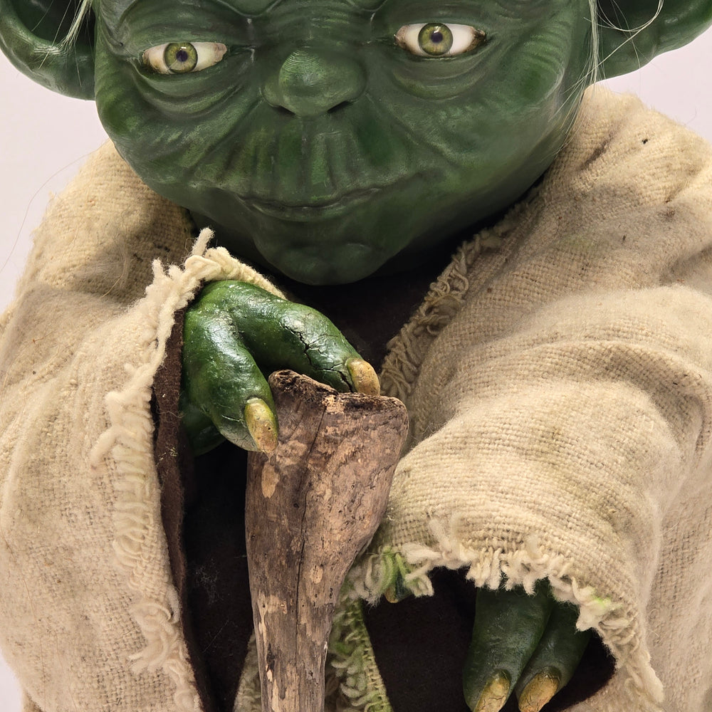 
                      
                        1:1 Yoda Replika-Figur aus «STAR WARS – THE EMPIRE STRIKES BACK» (1980)
                      
                    